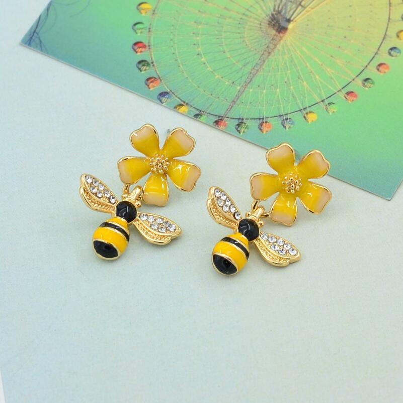 Bee & Daisy Flower Earrings