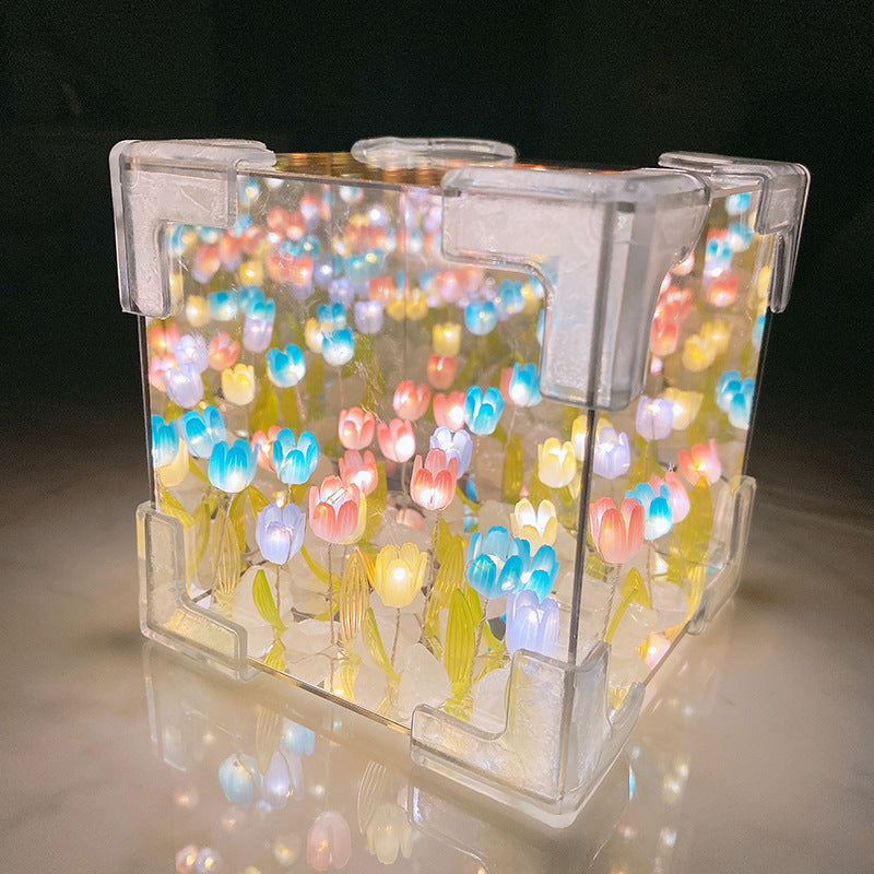 Mirror Cube Tulip Light Box