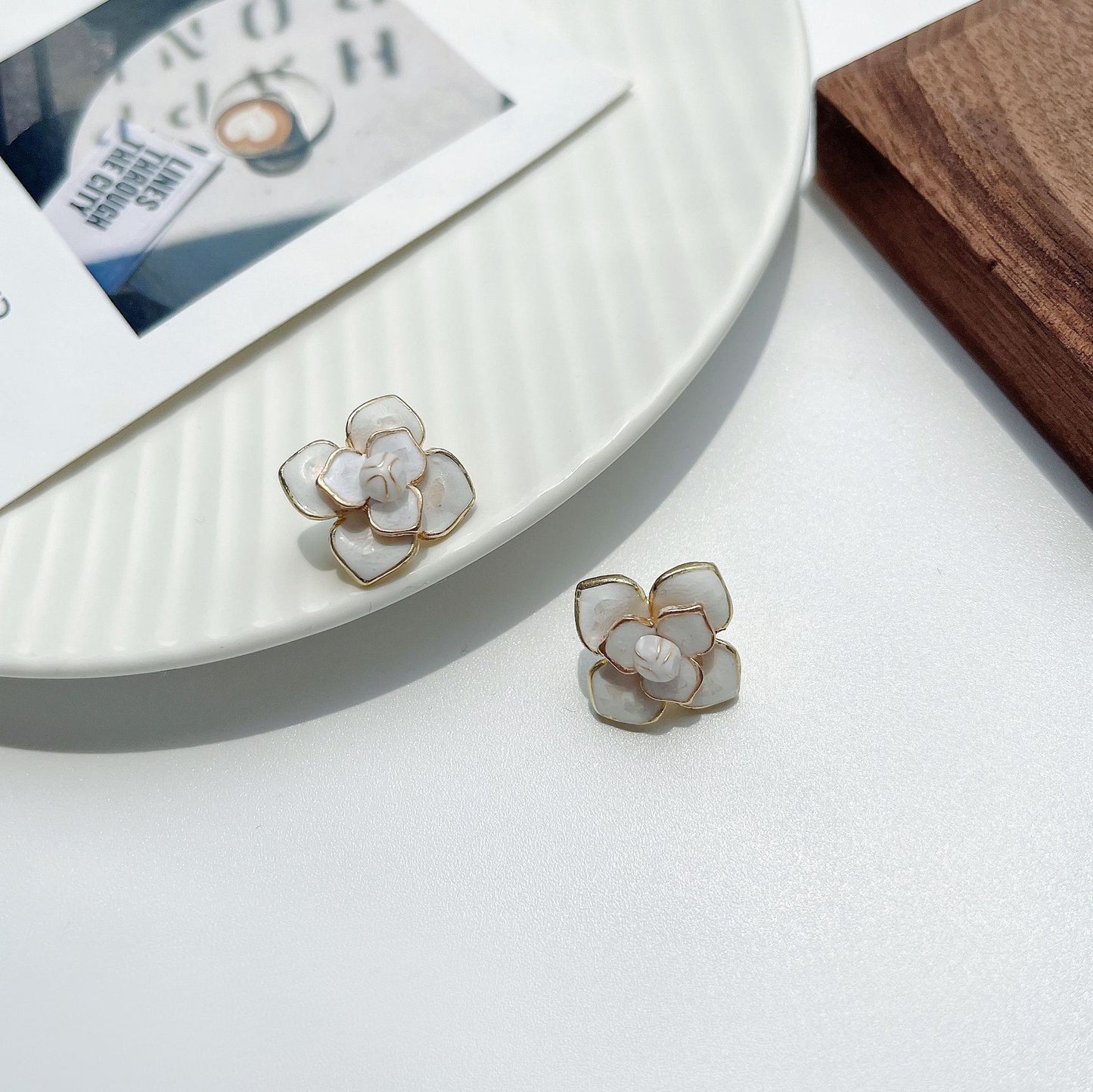 Cute Flower Shell Lever-Back Earrings