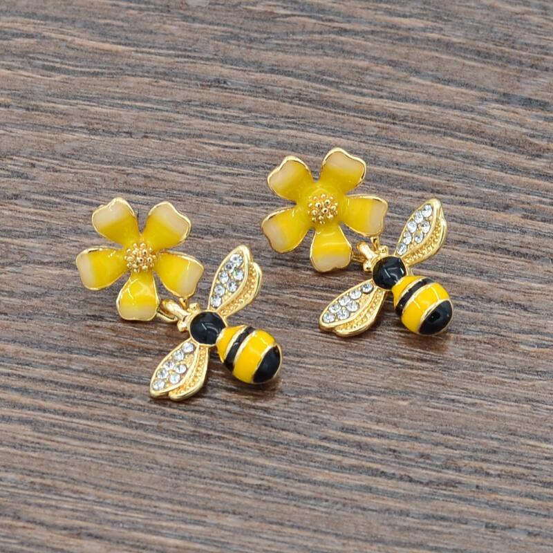 Bee & Daisy Flower Earrings