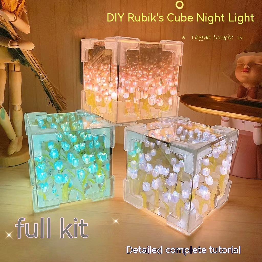 Mirror Cube Tulip Light Box