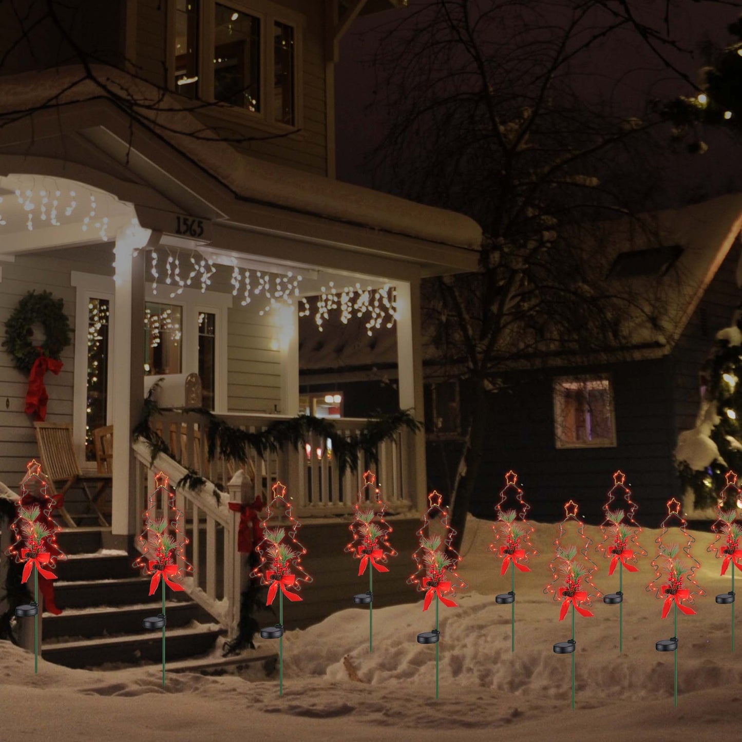 Solar-Powered Christmas Tree Garden Light – Festive Pine Cone & Red Berry Design